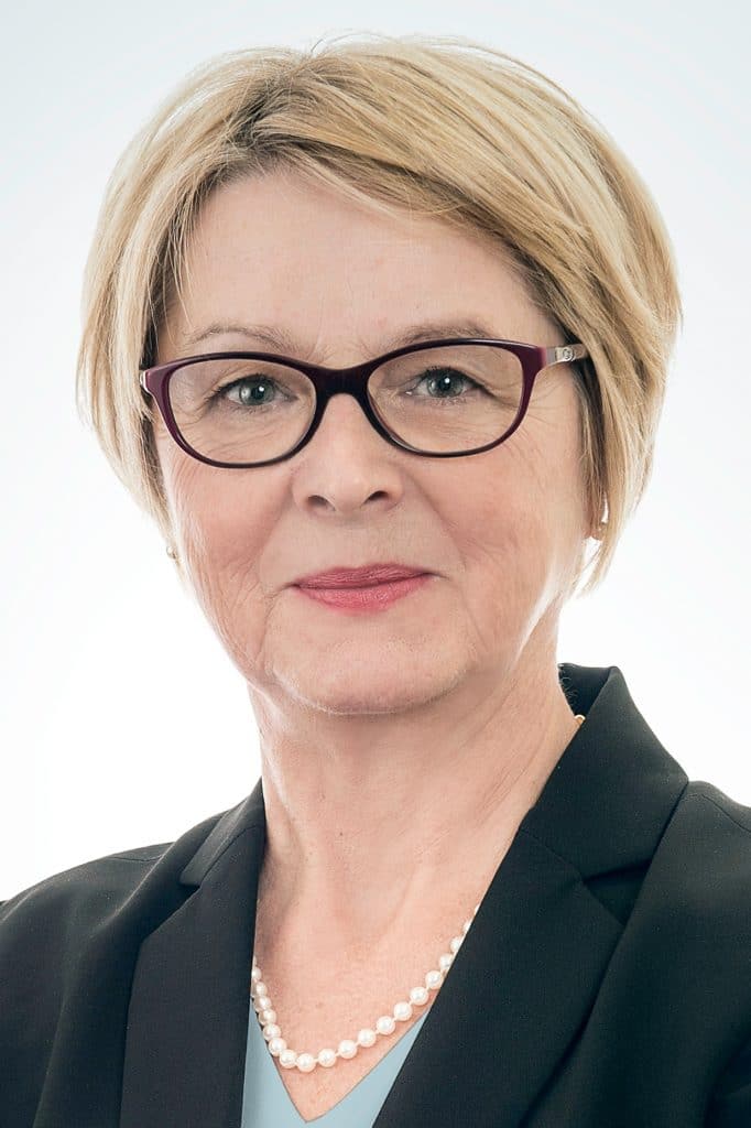 Lyne Chevrier Adjointe administrative 682x1024 - Lyne Chevrier