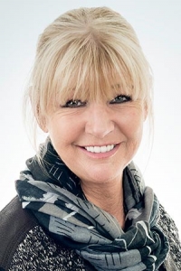 Monique Audrey receptionniste 200x300 - Monique Audrey