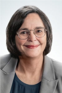 Caroline Levesque Cropped Optimized 200x300 - Caroline Levesque